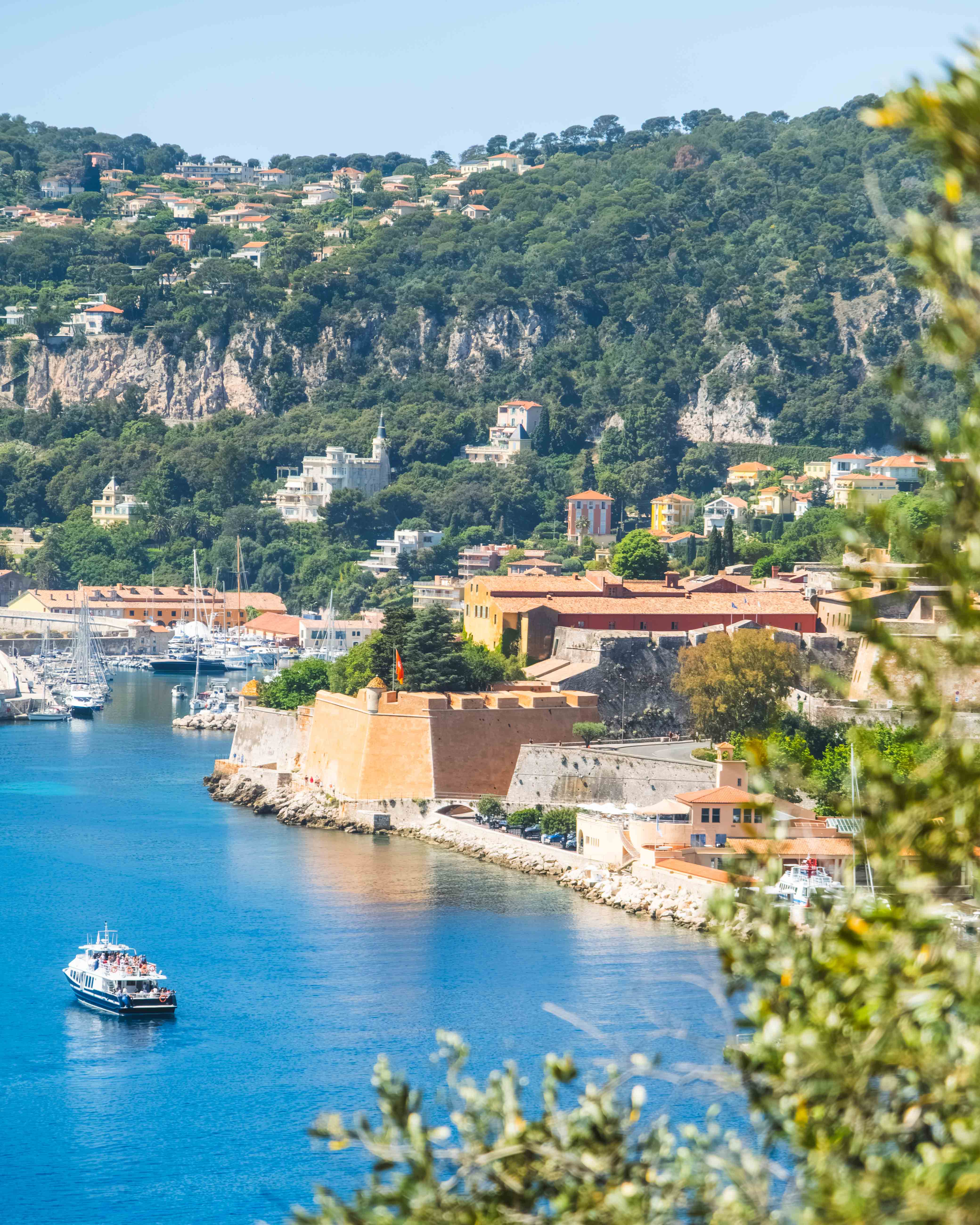 Citadelle de Villefranche-sur-Mer et port de yachts